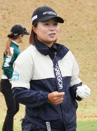 女子ゴルフのヤマハ・レディース葛城の会場で調整する永峰咲希=1日、静岡県葛城GC