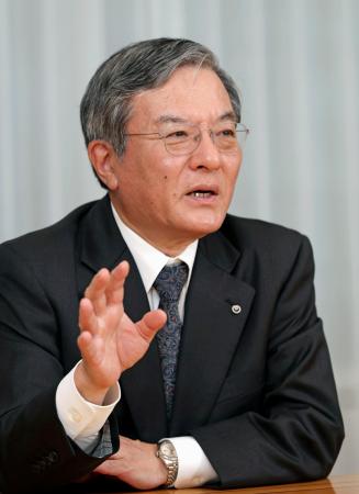 インタビューに答えるNTTの島田明社長