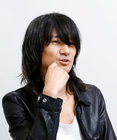 　佐々木亮介＝東京都内