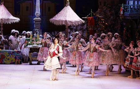 　松山バレエ団「新『コッペリア』」の舞台（（Ｃ）エー・アイ　撮影・平井晋之介）