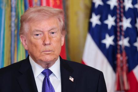 ３月、米ホワイトハウスで開かれた式典に出席するトランプ大統領（ロイター＝共同）