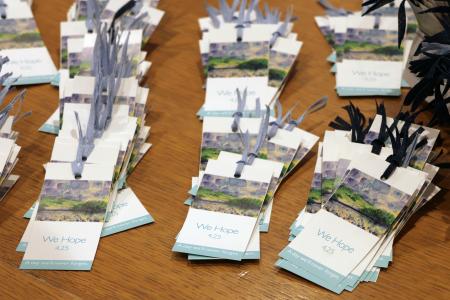 　「空色の会」のメンバーらが作ったしおり