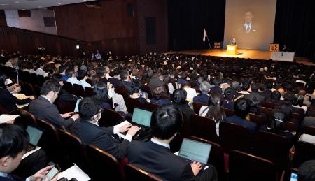 東京都内で開かれた国民民主党の党大会＝５日午後