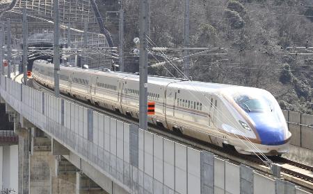 北陸新幹線＝３月、福井県敦賀市