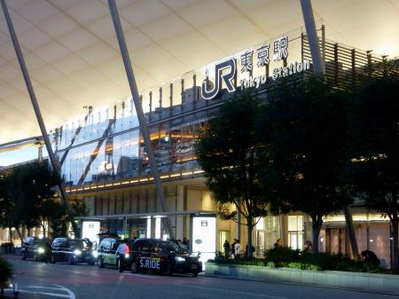 　東京駅八重洲口の夕景＝東京都千代田区