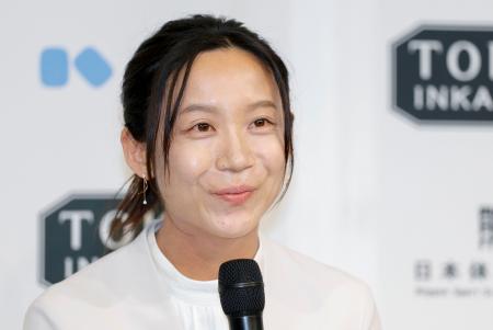 記者会見で現役引退を表明したスピードスケート女子の高木美帆=6日、東京都中央区