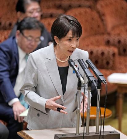 参院予算委の集中審議で答弁する高市首相＝７日午前
