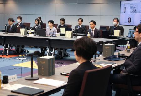 売買春の規制の在り方を議論する法務省の有識者検討会の第２回会合＝７日午前、法務省