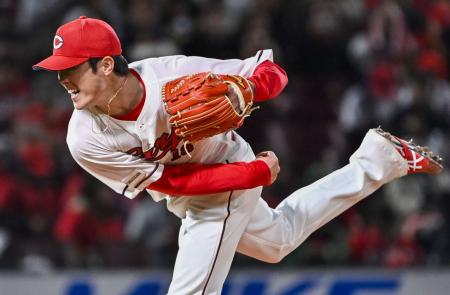 巨人戦に先発し、７回途中２失点で今季初勝利を挙げた広島・森下＝マツダ