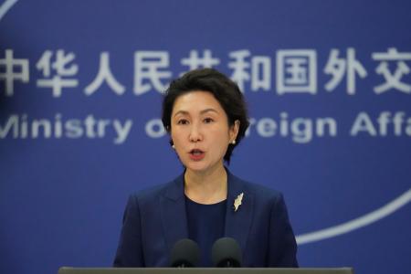 　記者会見する中国外務省の毛寧報道局長＝８日、北京（共同）