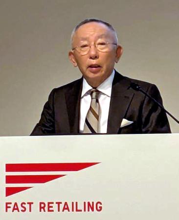 記者会見するファーストリテイリングの柳井正会長兼社長＝９日午後、東京都港区