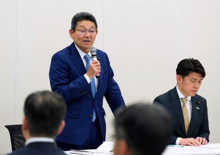 中道改革連合が開いた皇位継承に関する検討本部の会合であいさつする笠浩史本部長=9日午後、国会