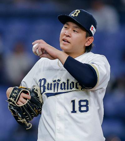 左腕の違和感のため、6回途中で降板したオリックス・宮城=京セラドーム