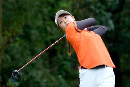 第１日、７アンダーで首位の稲垣那奈子＝石坂ＧＣ