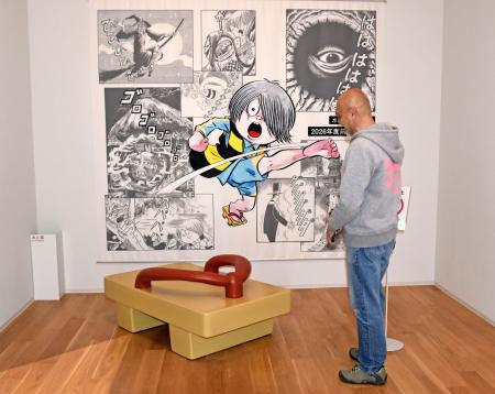 水木しげる記念館で始まった企画展「たたかう鬼太郎」=11日午前、鳥取県境港市