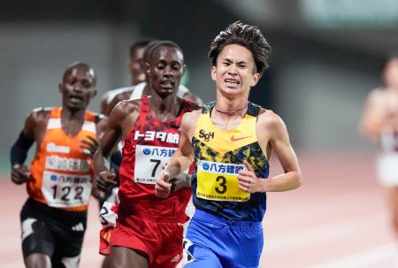 男子5000メートル(タイムレース)で4位に入った山口智規(3)=えがお健康スタジアム