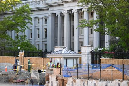 米ホワイトハウスのボールルーム建設工事現場=11日、ワシントン(ゲッティ=共同)