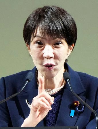 第９３回自民党大会で演説する党総裁の高市首相＝１２日午前、東京都内