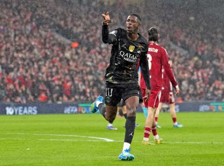 　リバプール戦でゴールを決め、喜ぶパリ・サンジェルマンのデンベレ＝リバプール（ＡＰ＝共同）