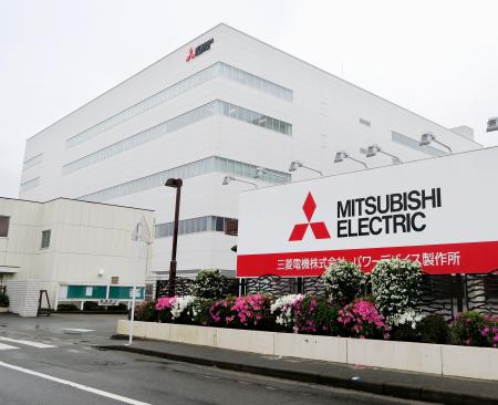 三菱電機が新設したパワー半導体の新工場＝１５日午前、福岡市西区