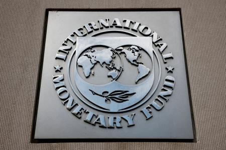 国際通貨基金（ＩＭＦ）のロゴ＝２０２４年１１月、ワシントン（ロイター＝共同）