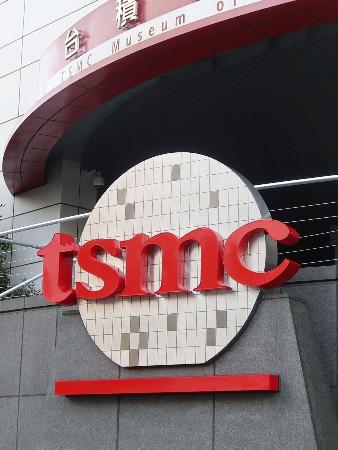 台湾積体電路製造（ＴＳＭＣ）のロゴ＝２０２３年１１月、台湾・新竹市（共同）