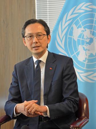 　１７日、ニューヨークで記者会見するベトナムのドー・フン・ビエット国連大使（共同）