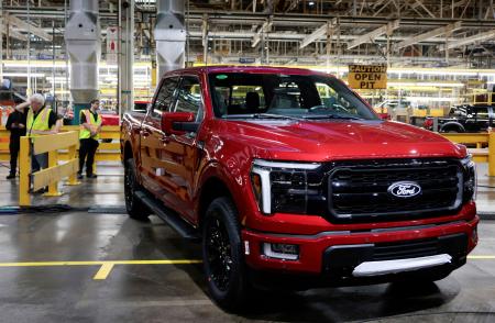米フォード・モーターのピックアップトラック「Ｆ―１５０」＝２０２４年４月、米ミシガン州（ロイター＝共同）