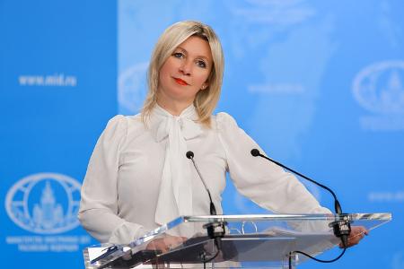 　記者会見するロシア外務省のザハロワ情報局長＝１６日、モスクワ（ロシア外務省提供・共同）