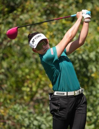 第２ラウンド、通算１３アンダーで２位の岩井千怜＝エルカバレロＣＣ（共同）