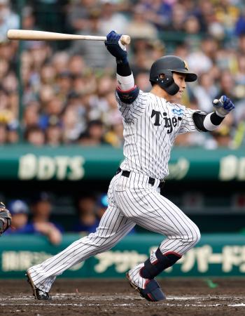 ７回阪神２死一、三塁、木浪が右前に決勝打を放つ＝甲子園