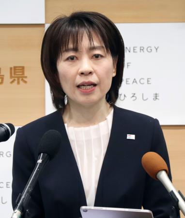 　記者会見する広島県の横田美香知事＝２１日午前、広島県庁