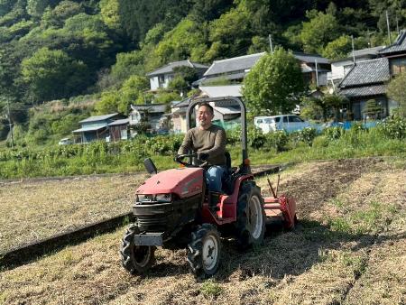 静岡県松崎町で農薬や化学肥料を使わない米づくりに携わる神健一さん（提供写真）