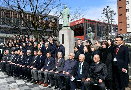 松尾伝蔵大佐をしのぶ献花祭＝３月、福井市