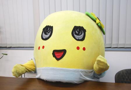 　取材に応じるふなっしー