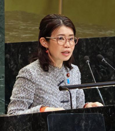 ＮＰＴ再検討会議で演説する国光文乃外務副大臣＝２７日、米ニューヨークの国連本部（共同）