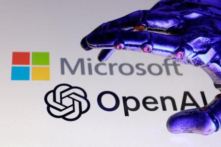 米マイクロソフトと米オープンＡＩのロゴ＝２０２５年９月（ロイター＝共同）