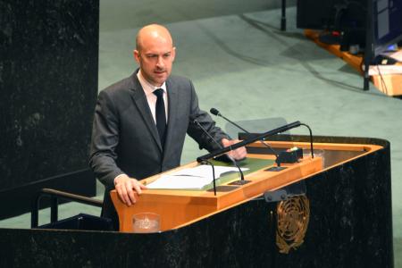 NPT再検討会議で演説するフランスのバロ外相=27日、米ニューヨークの国連本部(共同)