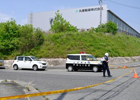 　火災があった広島県三次市の丸善製薬三次工場＝２８日午後１時３３分