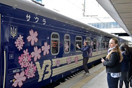 は*わ様 鉄道プレート　さくら ウクライナ鉄道に桜列車｜埼玉新聞｜埼玉の最新ニュース・スポーツ
