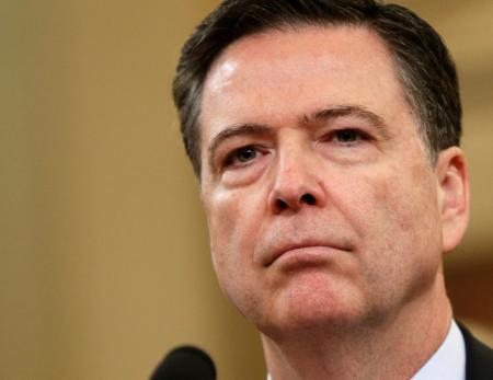 米連邦議会の公聴会での証言に臨むコミーＦＢＩ元長官＝２０１７年３月、ワシントン（ロイター＝共同）