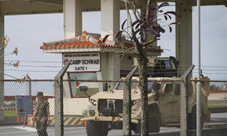 米軍キャンプ・シュワブのゲート＝１６日、沖縄県名護市