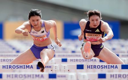 女子100メートル障害決勝 13秒03で優勝した田中佑美。右は2位の福部真子=ホットスタッフフィールド広島
