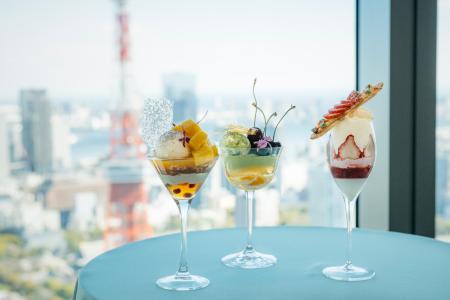 　東京タワーを見ながら楽しめるスカイパフェ３種（提供写真）