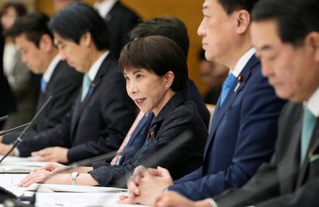 中東情勢への対応を議論する閣僚会議で発言する高市首相（手前から３人目）＝３０日午後、首相官邸