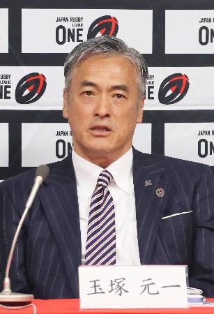 記者会見するラグビー、リーグワンの玉塚元一理事長＝３０日、東京都内