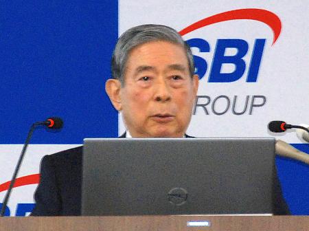 記者会見するＳＢＩホールディングスの北尾吉孝会長兼社長＝１日午後、東京都港区