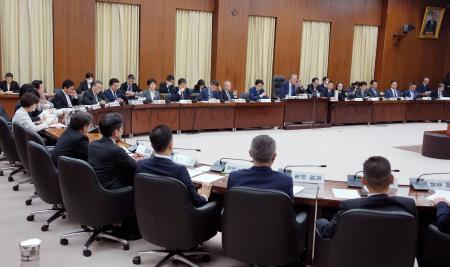 衆院憲法審査会＝４月