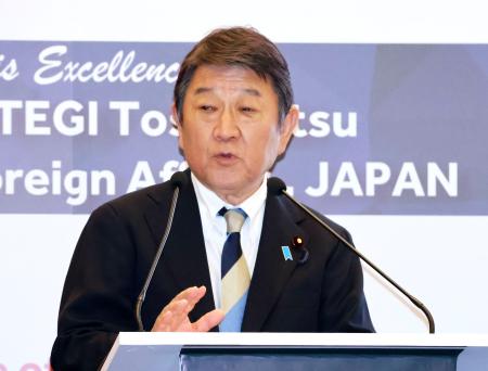　訪問先のケニアで演説する茂木外相＝３日、ナイロビ（共同）