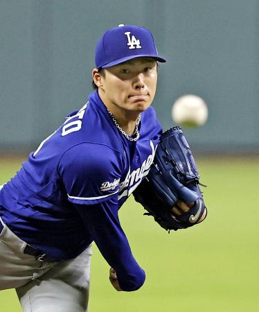 アストロズ戦に先発し、6回5安打3失点で3勝目を挙げたドジャース・山本=ヒューストン(共同)